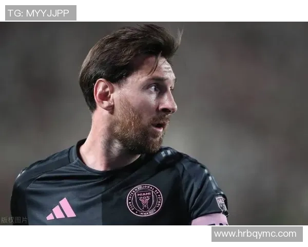 随意足球球星风采展示：从梅西到C罗的辉煌与挑战